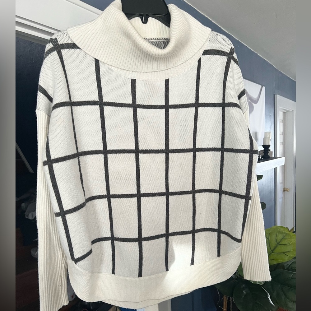 Women’s Warn Sweater Sz M